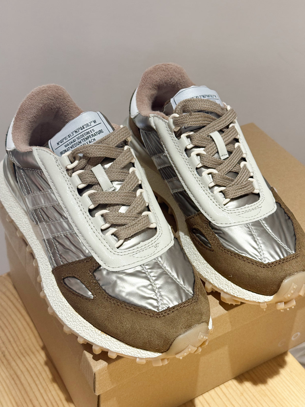 Zapatilla Plateada