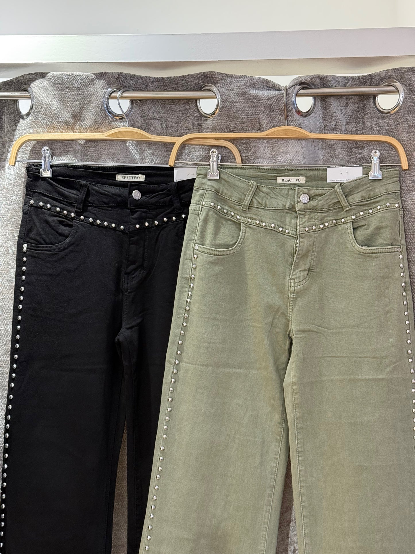 Pantalón Tachuelas