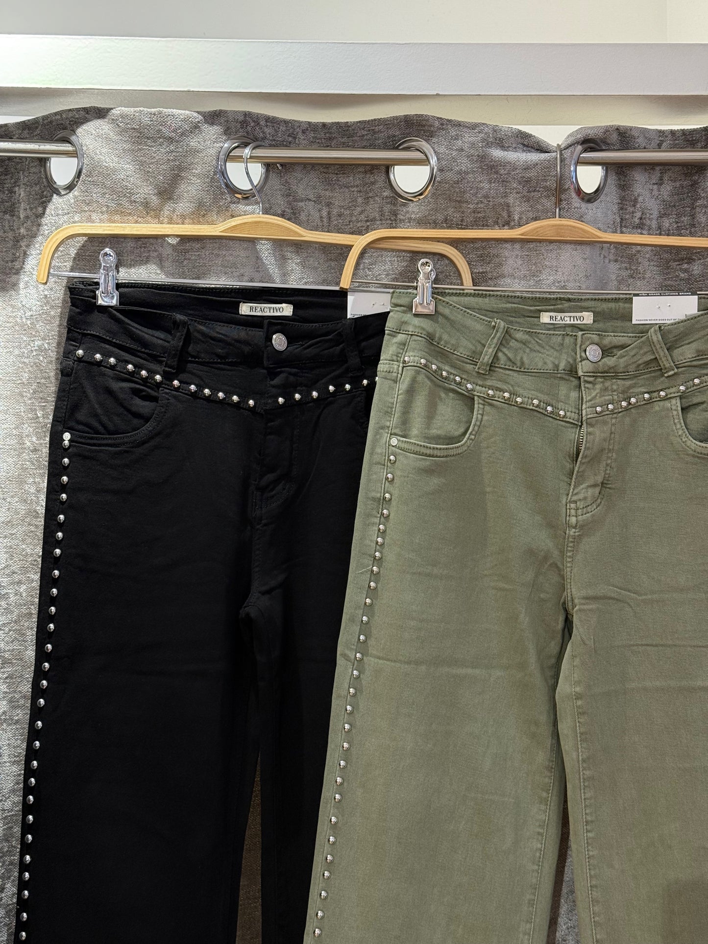 Pantalón Tachuelas