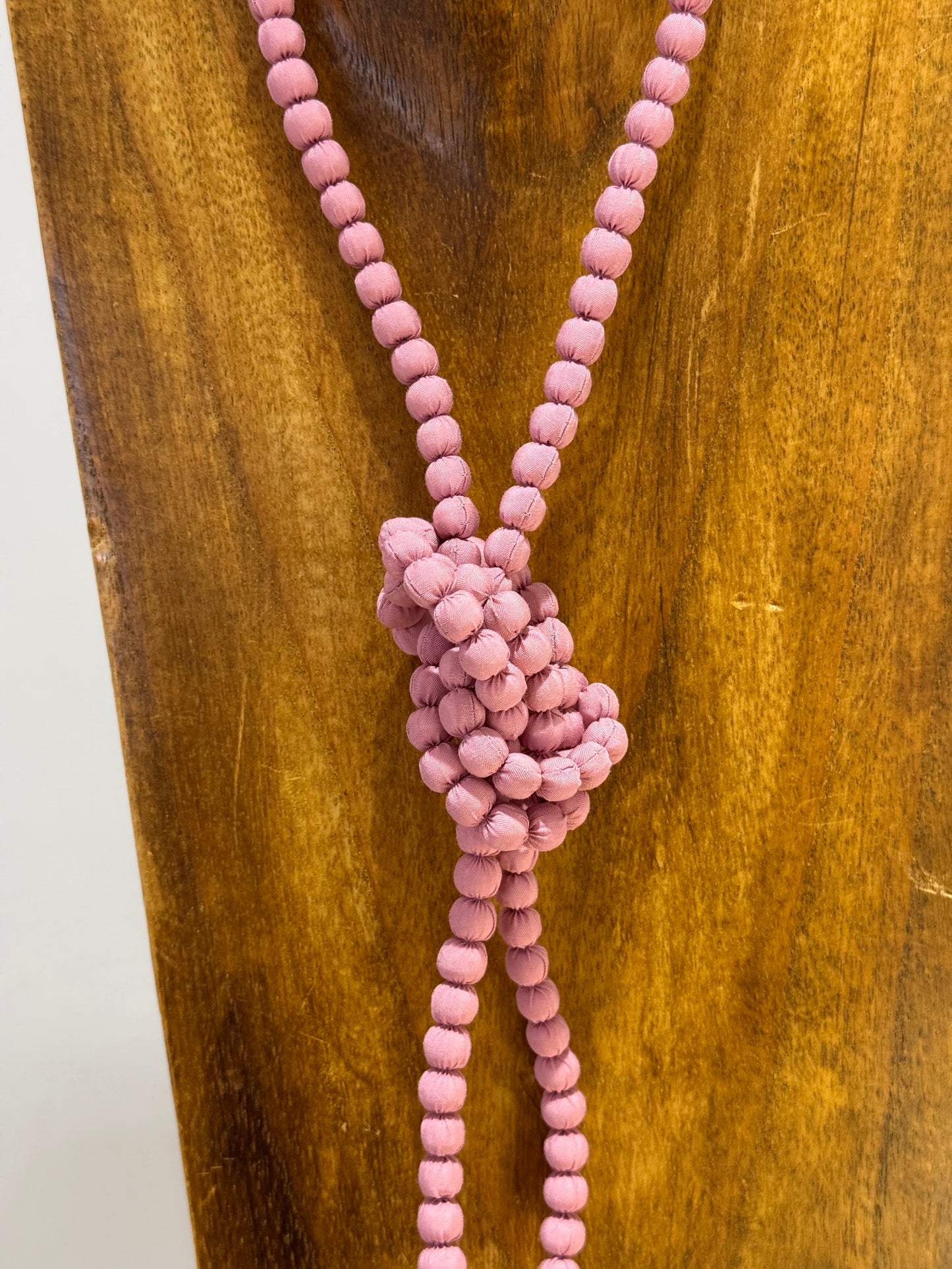 Collar Bolas Seda