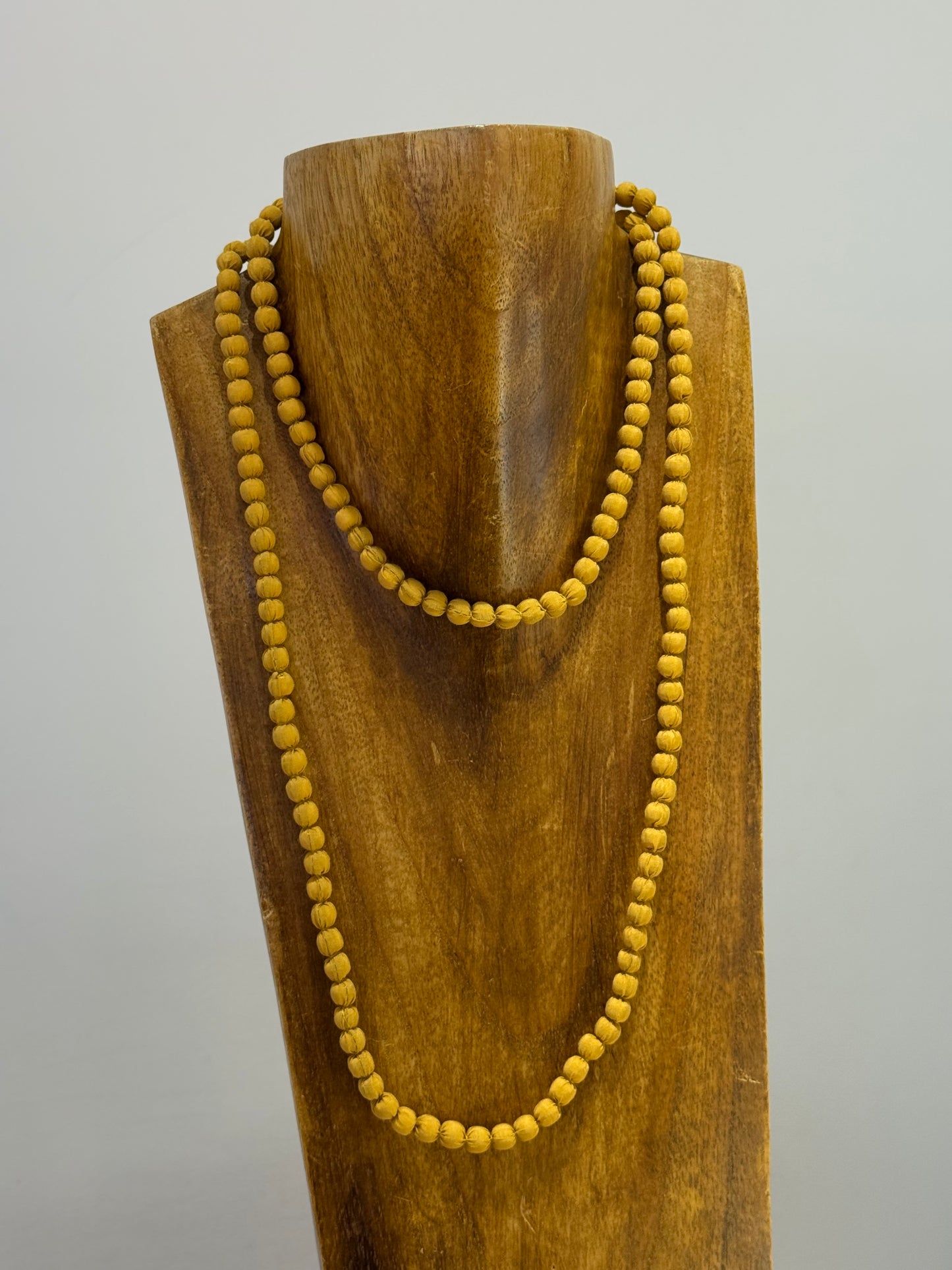 Collar Bolas Seda