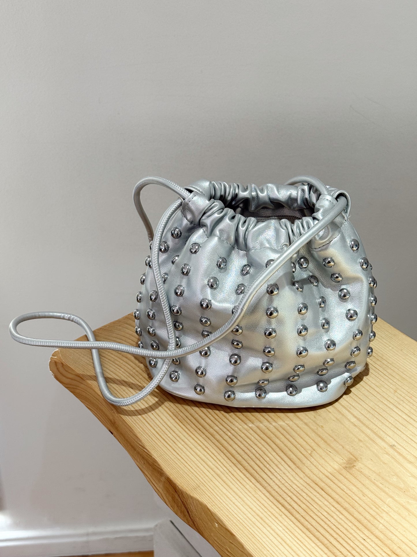 Bolso tachuelas bombonera