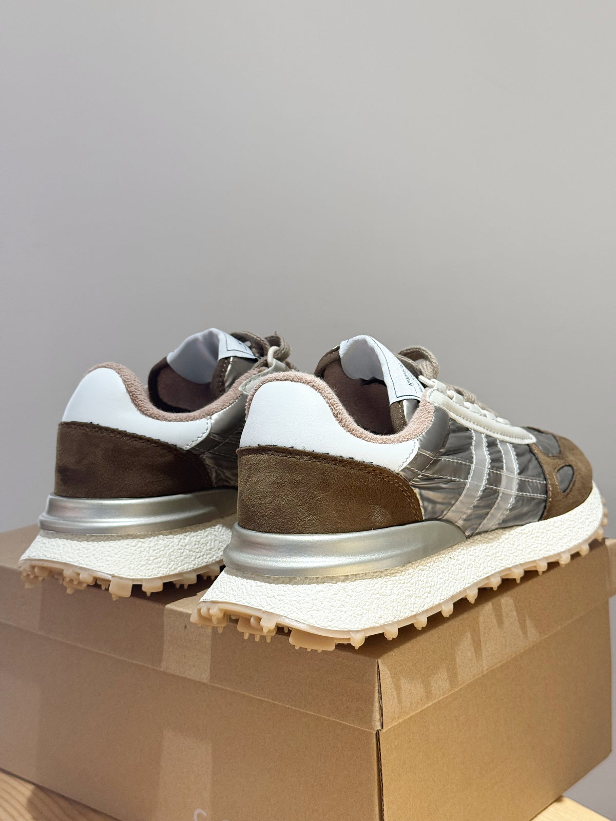 Zapatilla Plateada
