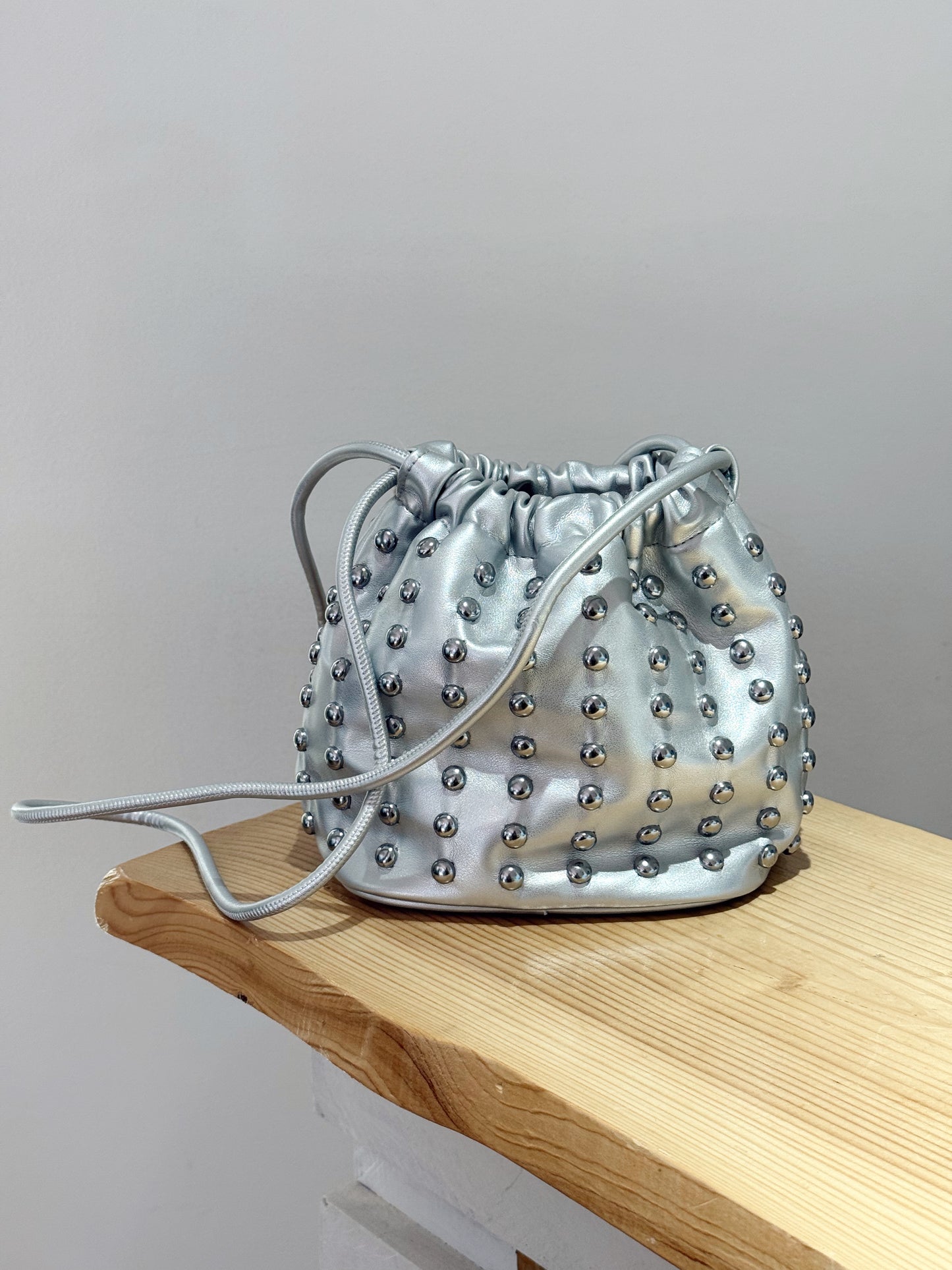 Bolso tachuelas bombonera