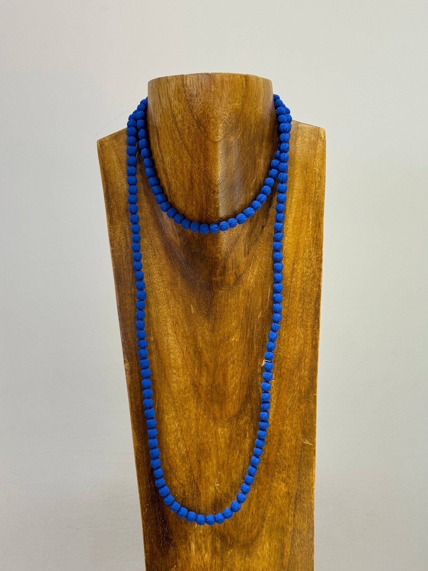 Collar Bolas Seda
